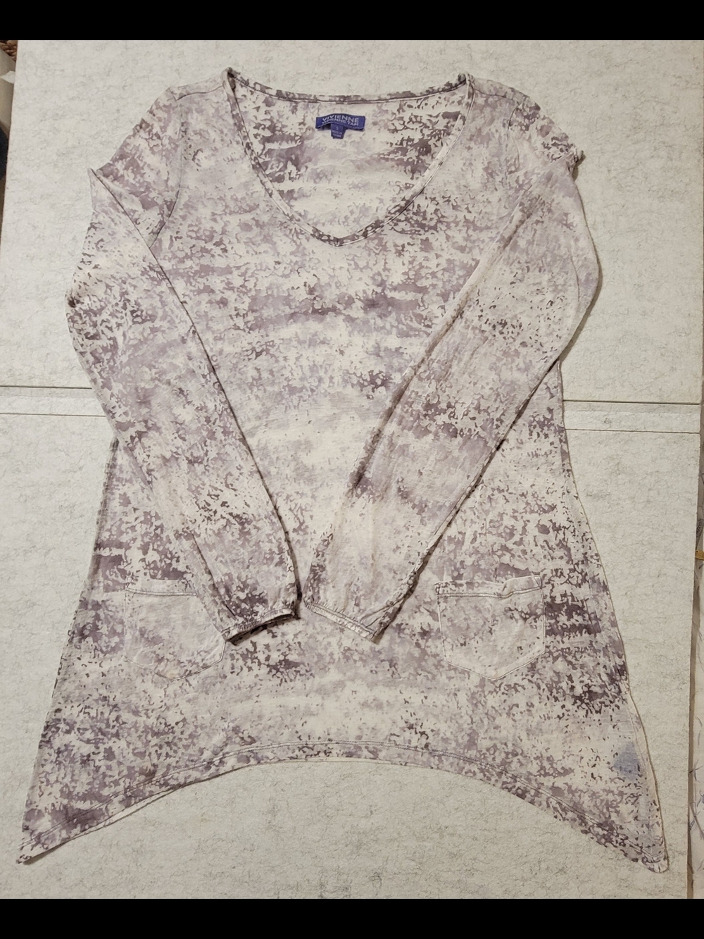 Vivienne Tam Small V-Neck Sharkbite Hem Tunic Top Abstract Print Pockets